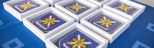 130 värsket Sisekaitseakadeemia politseikadetti annavad ametivande esmakordselt Narvas