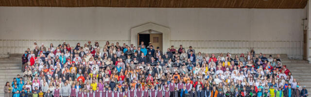 „HELISEV VÕRU” TOOB KOORILAULU LINNARUUMI