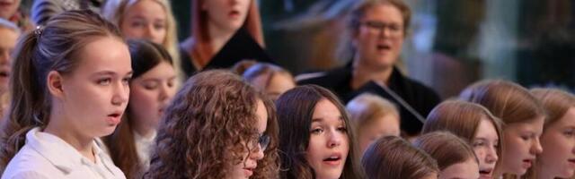 Tartu mudilaskoorid annavad emadepäeval kauni kontserdi
