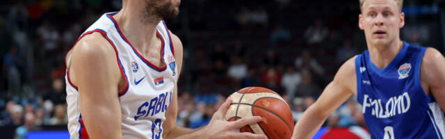 Dokle, bre, više proklete povrede?! Dobrić šepajući otišao u svlačionicu!