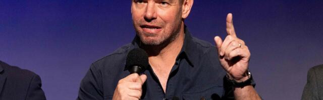 Mõjukas demokraat sunniti vägistamissüüdistuste tõttu lahkuma. Selle pärast sai ametist lahti ka sama skandaalne vabariiklane