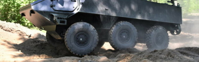 Läti kaitsevägi sõlmib hiigeltehingu soomukite hankimiseks, Eesti passib ja lükkab edasi