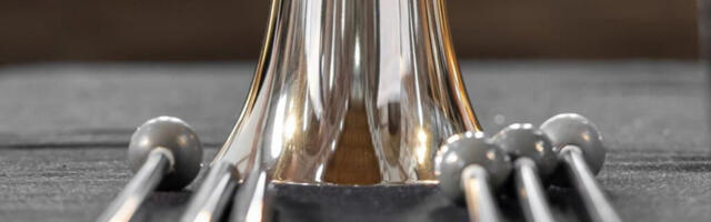 KÄSIKELLADE AINULAADNE KÕLA KAIGUB MÕNISTE RAHVAMAJAS