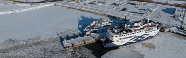 Probleemid jätkuvad: äärmiselt keerulised jääolud segavad parvlaev Regula graafikus püsimist