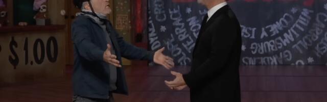Jon Stewart crashes Jimmy Kimmels monologue, slaps the host twice