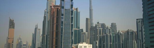 Eestlased Dubais on kirju seltskond_ üks reisija organiseerib kaaslasi bussitäite kaupa naaberriiki, teised ootavad Eestist päästelennukit