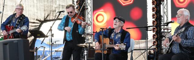 OTSEFOTOD | Kogub tuure! Rae valla jaanitulel hõivas lava Kukerpillid