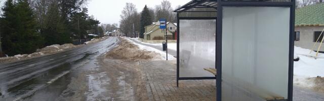 Nõo aleviku paigaldati kaks bussiootekoda