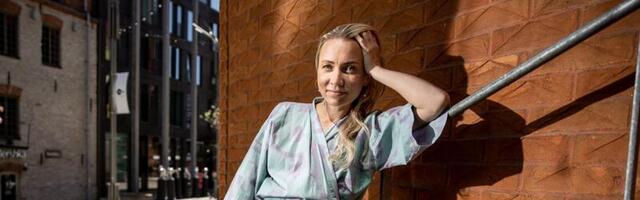 GALERII JA VIDEO ⟩ Elina Naan esitles uut luulekogu «Kuu luul»