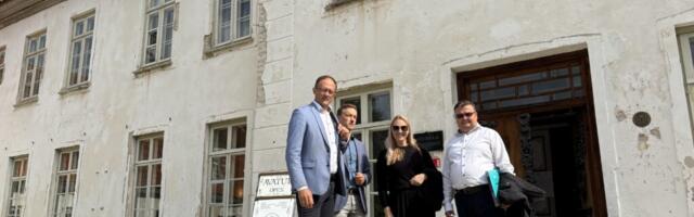 VASTUSEIS | Ministeerium liigub koolide ühendamisega edasi