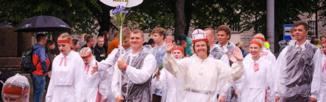 FOTOD | Hiidlased sammusid peorongkäigus lauluväljakule