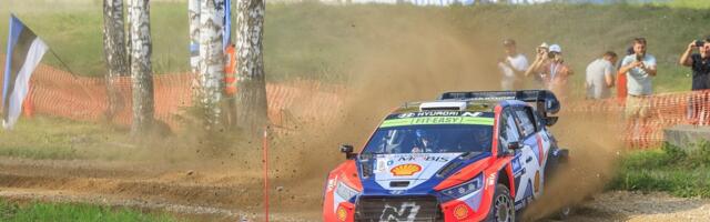 OTSEBLOGI JA FOTOD | Rally Estonia_ Tänak sõitis vihmastes oludes ajatrahvi saanud Neuville’iga vahe sisse, Solberg võttis katsevõidu