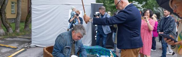 FOTOD | Kirjanikud ja raamatusõbrad täitsid Kadrioru festivalimeluga