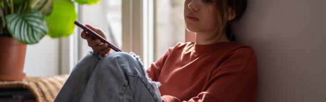 7 märki varjatud depressioonist, mis võivad peituda naeratuse või näilise rõõmu taha