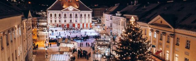 Pühapäeval süüdatakse Tartu raekoja platsil esimene advendiküünal ja avatakse liuväli