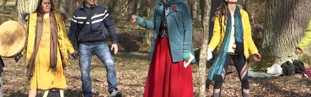 Reporter: Koroonakeeldude vastased kogunesid Kadrioru parki ümisema ja trummi lööma