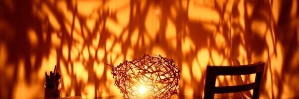 Laualamp loob õige atmosfääri: kodukontorist külaliskorterini