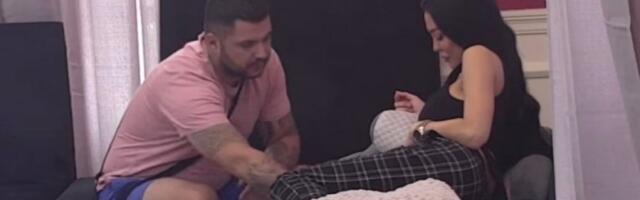 "PROGUTAJ, SREĆO MOJA!" Jedna kamera NAHVATALA AKCIJU Maju i Asmina na delu - sve odradili na GARNITURI (VIDEO)