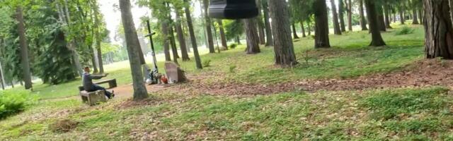 VIDEO | Politsei avaldas kaadrid, mis viisid õhkrelvaga vehkinud mehe tulistamiseni. Ja plaani, kuidas sarnaseid olukordi vältida