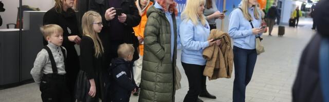 FOTOD | Kurlingupaar saadeti OM-ile uue õnnetoova maskotiga