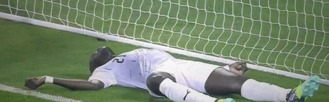 Šokeeriv video: Katari jalgpallur kukkus väljakul infarkti tõttu kokku