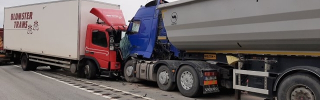 VIDEO JA FOTOD | Tallinna-Narva maanteel põrkasid kokku kaks veoautot