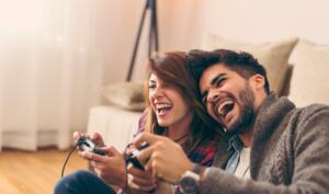 Kodus igav? 4 lõbusat mänguideed paaridele.