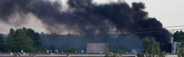 FOTOD | Tartus põles tööstushoone hoovis penoplast