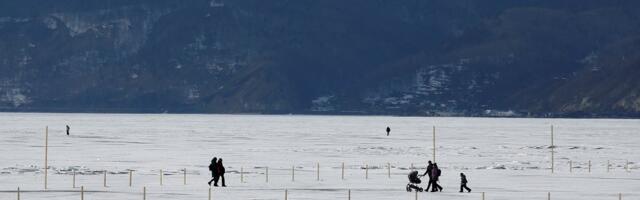 Venemaal Baikali järvel läbi jää vajunud väikebussis hukkus 7 Hiina turisti