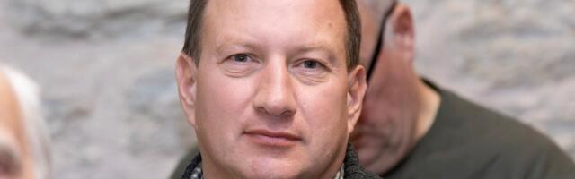 Rusikaga näkku ja kõrvaklapid tasku. Viru-Nigula vallavolikogu liige jäi röövimises süüdi