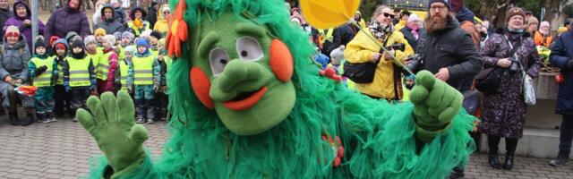 GALERII | Vallavanema ema muruniiduk tõmbas Türil kevade käima