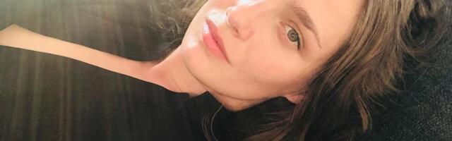 KLÕPS: SUPERMODELL KARMEN PEDARU näitas harjutust, mis aitab lamedat kõhtu saavutada