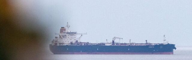 Venemaa Ust-Luga sadamas sõitis kaubalaev madalikule