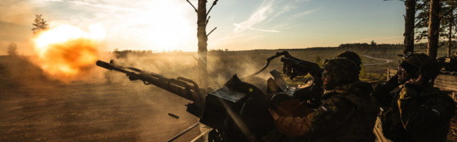 Õhutõrjepataljoni kahurid aitavad lahinglaskmistel vastast tõrjuda