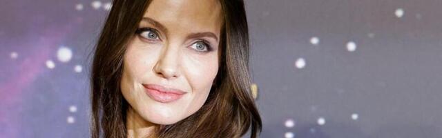Põnev VIDEO! | Kuue lapse ema ja stiiliikoon Angelina Jolie näitab, mis on alati tema käekotis