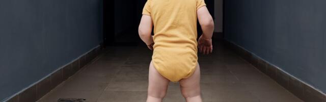 Surnud emaga koju lõksu jäänud pisipoiss suri päevi hiljem vedelikupuudusesse