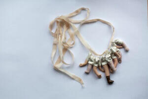 Erinn M. Cox ja Pilvi Tammoja näitus “Too tüdruk” Hop galeriis