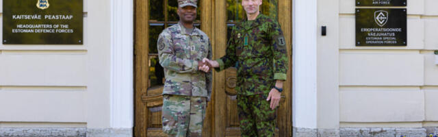 USA 1. ratsaväediviisi ülem kindralmajor Kevin D. Admiral kohtus kolonel Janno Märgiga