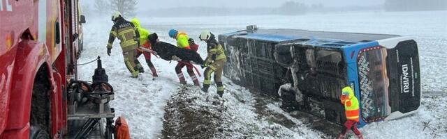 Lume ja libeduse tõttu sõitis Kohtla-Järve juures buss kraavi
