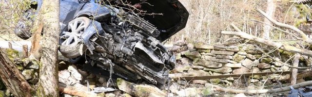 FOTOD | Saaremaal sõitis purjus naine maasturiga kiviaeda