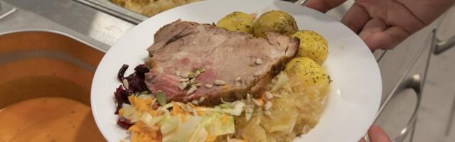 Palju või vähe? Õpilase kohta visatakse päevas ära 19 grammi toitu