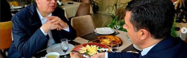 Vučić najavio da će obići kafane u Nišu