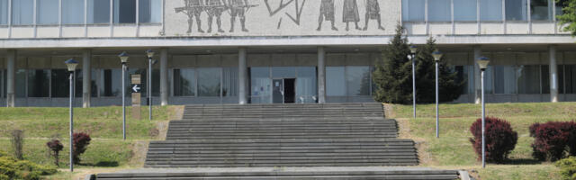 BAČEN MOLOTOVLJEV KOKTEL NA KUĆU CVEĆA! Opasni manijak je brzo uhvaćen!