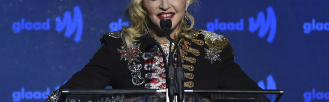 KUUM KLÕPS | Madonna suudab isegi füsioteraapia ajal kallimaga vallatleda: taastumine ei peagi igav olema