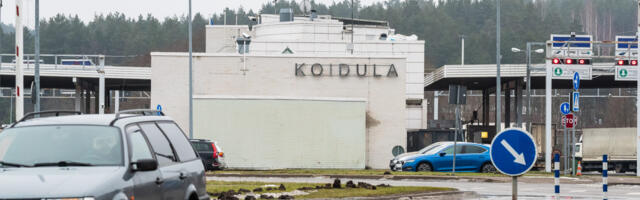 Osa Koidula piiripunkti parklast teisaldatud sõidukitest läheb varsti oksjonile, aga mis tehakse ülejäänutega?