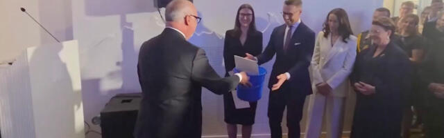 Eesti president kinkis Soome presidendile ämbri