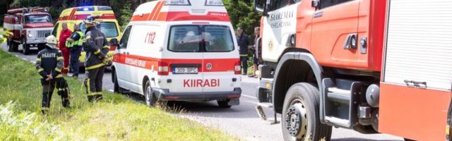FOTOD | Saaremaal toimunud avarii tõttu tuli haiglasse kontrolli toimetada kolm last ja üks naine