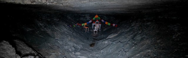 FOTOREPORTAAŽ | Harjumaa kivikoopas on peidus salapärane pühamu