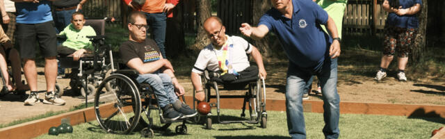 Rotary klubi kinkis sotsiaalmajale bocce väljaku
