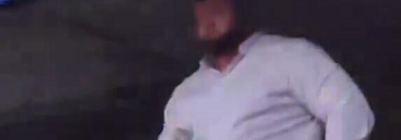 JOKIĆEV BRAT ŠOKIRAO NAVIJAČE! Elegantno obučeni gorostas ustao i umalo probio plafon! Svi se pitaju šta je to što ima u ruci!